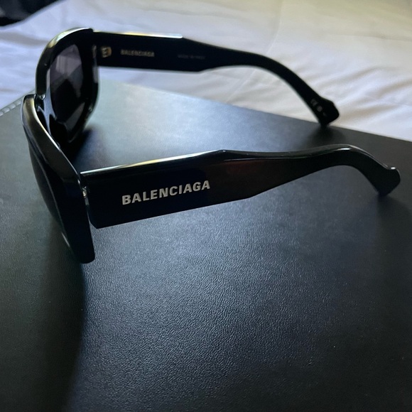 BALENCIAGA SUNGLASSES - Picture 7 of 11